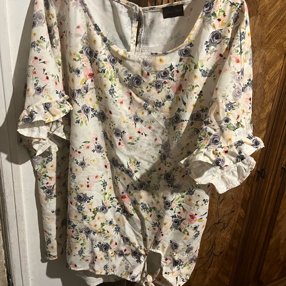 Chic Floral Ruffle Sleeve Blouse